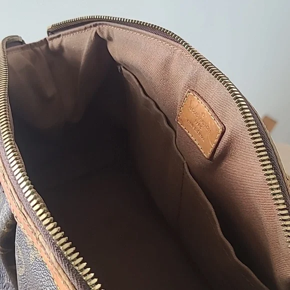 Louis Vuitton Brown Monogram Shoulder Bag - Picture 11 of 16